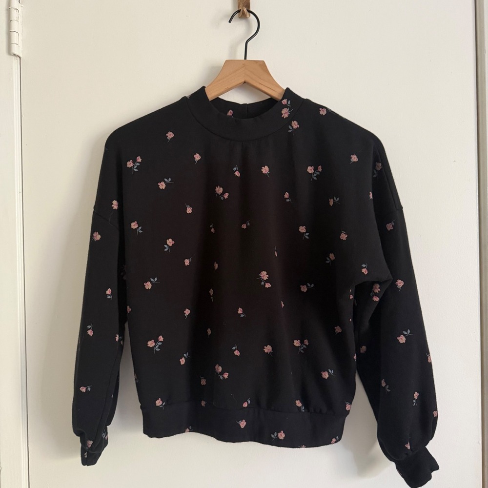 Amour Vert Black Floral Mock Neck Sweatshirt Coquette Femme Romantic Whimsy